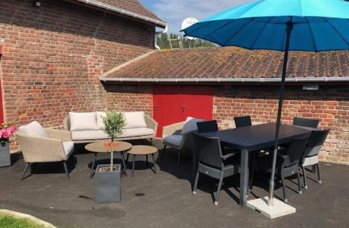 Andres House | Gite Les Volets Rouges