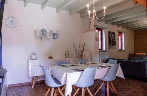 Andres House | Gite Les Volets Rouges