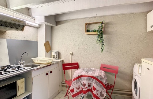 Aubusson House | GITE LES VOLETS ROUGES