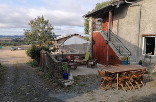 Souternon Cottage | Gîte 'Lieu De Stages' with Mountain View, Shared Terrace and Garden