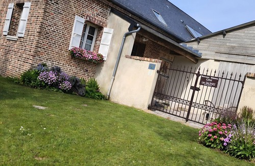 Ponthoile House | Gîte Lilas De Mer: Holiday Home with Private Terrace and Garden