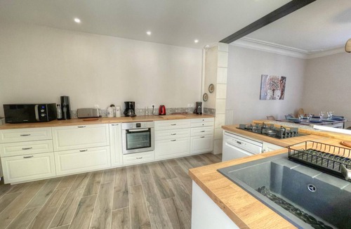 Loches Cottage | Gite Loches, 4 bedrooms, 9 persons