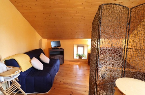 Lorcieres Cottage | Gite Lorcières, 2 bedrooms, 4 persons