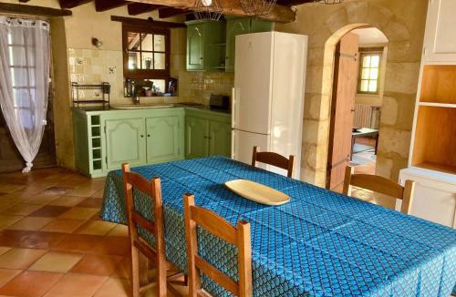 Saint-Martin-des-Combes House | Gite Loriot