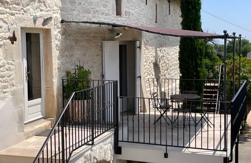Le Garn Cottage | Gîte “L’Oustalet” with Private Terrace, Wi-Fi, and Air Conditioning