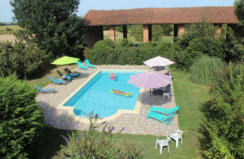 Saverdun Apartment | Gite Lumiere- charming gite with view over the fields
