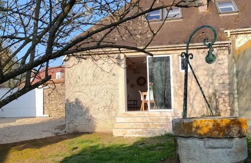Luzarches Cottage | Gite Luzarches, 2 bedrooms, 4 persons