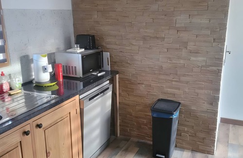Codognan House | Gîte M with Shared Pools, Wi-Fi & Air Conditioning in Codognan