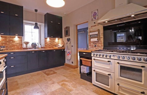 Mace Cottage | Gite Macé, 5 bedrooms, 14 persons