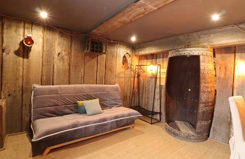 Mace Cottage | Gite Macé, 5 bedrooms, 14 persons