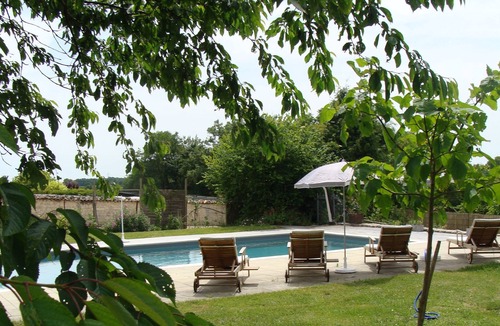 Echallat House | GITE MACARONS pool terrace