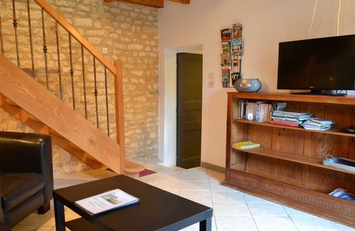 Echallat House | GITE MACARONS pool terrace