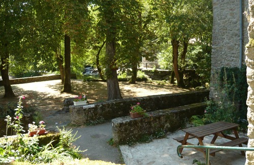 Getigne Cottage | Gîte "Manoir" with garden by the river, near Clisson