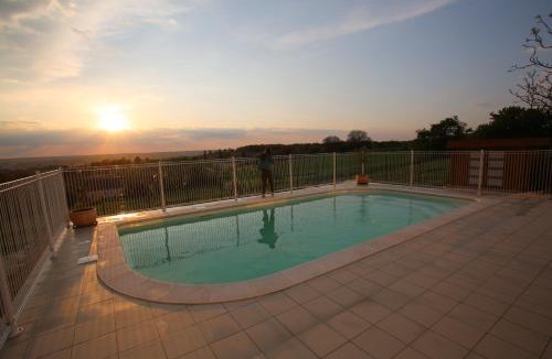 Chatellerault House | GITE MONTGOLFIÈRE 4 PERSONNES