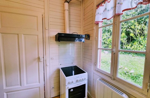 Montsoult Cottage | Gite Montsoult, 2 bedrooms, 4 persons
