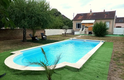 Yzeure Cottage | Gite Moulins, 3 bedrooms, 6 persons