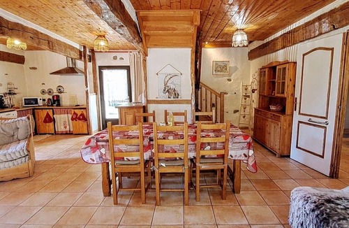 Poueyferre House | Gîte near Lourdes, in the Pyrenees. Mountain views. Pets allowed