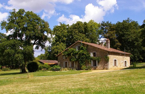 Le Pin House | Gite near Puy du Fou in the classified park of Roches Blanches
