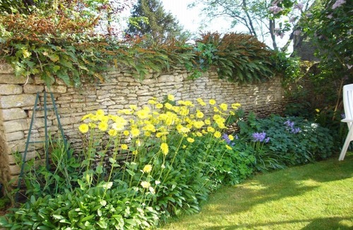 Mathieu House | Gîte - Old stone house, enclosed garden - "Les Sureaux" (The Offices)
