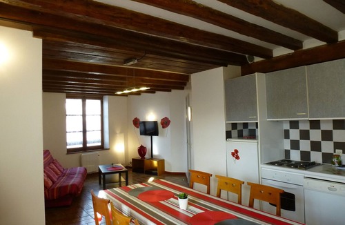 Montoulieu Apartment | Gite on 2 levels, in authentic village, in Cathar country near Montségur.