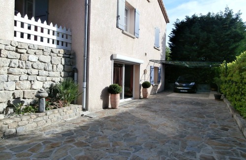 Aubenas Apartment | Gite on garden level