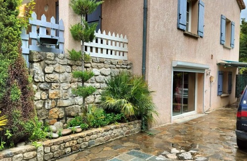 Aubenas Apartment | Gite on garden level