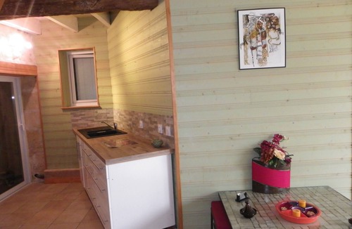 Gemozac Apartment | GITE, parking, terrace, garden. Possible breakfast and dinner platters