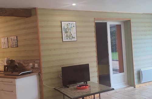 Gemozac Apartment | GITE, parking, terrace, garden. Possible breakfast and dinner platters