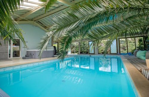 Cherveix-Cubas Villa | Gite Piscine et Jacuzzi intérieurs