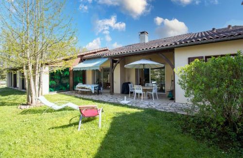 Cherveix-Cubas Villa | Gite Piscine et Jacuzzi intérieurs