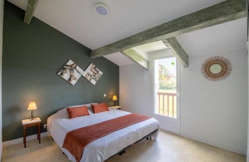 Cherveix-Cubas Villa | Gite Piscine et Jacuzzi intérieurs