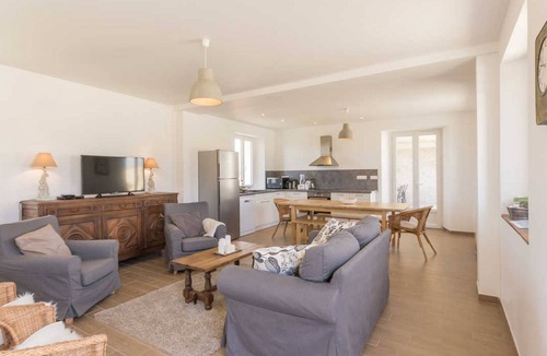 Prunay-en-Yvelines Cottage | Gite Prunay-en-Yvelines, 4 bedrooms, 9 persons