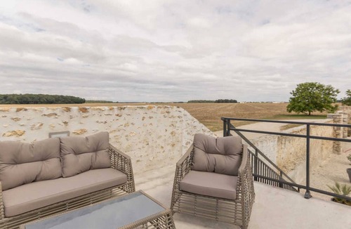 Prunay-en-Yvelines Cottage | Gite Prunay-en-Yvelines, 4 bedrooms, 9 persons