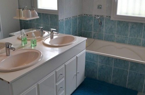 Sud Charente Cottage | Gite Reignac, 5 bedrooms, 12 persons