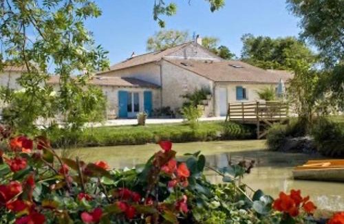 Bords House | Gite Rive Charente Le Bateau