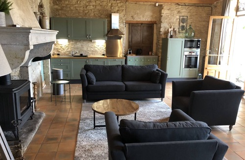 Charmes-sur-l'Herbasse House | Gite Rose Very Much Charming