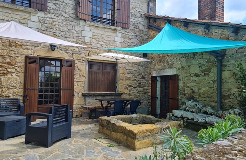 Eyzerac House | Gite Roudelous à Nouzet