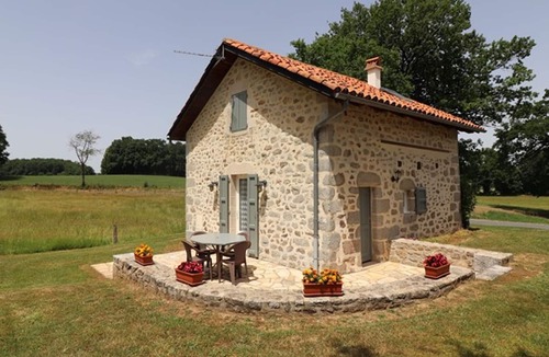 Roumegoux Cottage | Gite Roumégoux, 1 bedroom, 2 persons