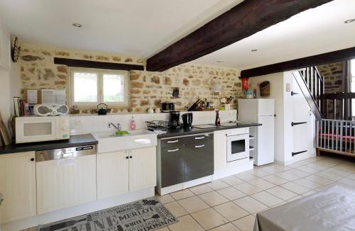 Montpinchon House | Gite rural centre Manche, calme, jardin, parking, 17km des plages