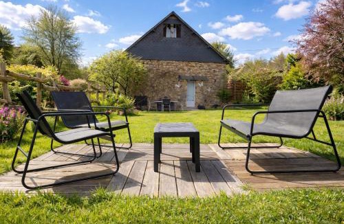 Montpinchon House | Gite rural centre Manche, calme, jardin, parking, 17km des plages