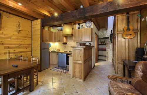 Pessac-sur-Dordogne House | Gite rural de Guillemat. In the heart of the Bordeaux vineyards and on the banks of the Dordogne river