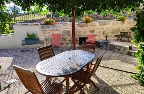 Saint-Pal-de-Chalencon House | GITE RURAL RECENT avec GRANDE TERRASSE