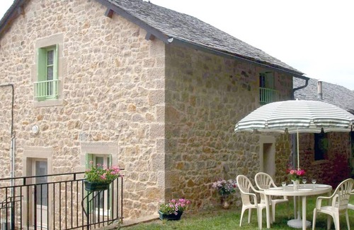Recoules-Previnquieres House | Gite Sévérac-d'Aveyron, 3 bedrooms, 6 persons