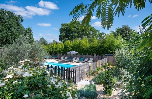 Pujaudran Cottage | Gîte Saint-Jacques-de-Compostelle, 2 rooms, 2 bathrooms, very cool in summer, very large terrace - shared outdoor pool - private Jacuzzi optional