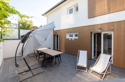 Pujaudran Cottage | Gîte Saint-Jacques-de-Compostelle, 2 rooms, 2 bathrooms, very cool in summer, very large terrace - shared outdoor pool - private Jacuzzi optional