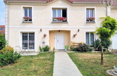 Saulx-Marchais Cottage | Gite Saulx-Marchais, 5 bedrooms, 10 persons