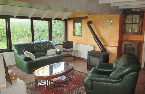 Plestin-les-Greves House | Gite sleeping 7 with pool minutes from the sea