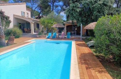 Nages-et-Solorgues Bed & Breakfast | Gite "Sous les pins de Nages"