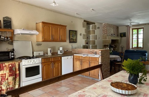 Souvigny Cottage | Gite Souvigny, 4 bedrooms, 10 persons