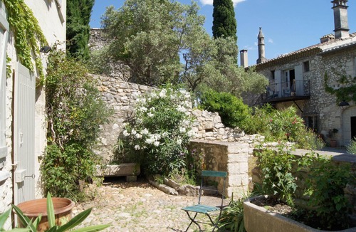 Villeneuve-les-Avignon Cottage | Gîte-Superior-Ensuite with Bath-Courtyard view